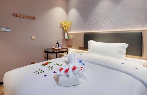 Futian CBD Hotel | GreenTree Eastern Hotel Shenzhen Futian Civic Center Jingtan Subway Station