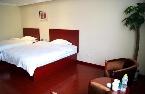 Wuxi Hotel | GreenTree Inn JiangSu Wuxi Jiangyin Huashi Avenue Huaxi Village Business Hotel
