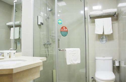Weihai Hotel | GreenTree Inn North WeiHai Station North International Bathing Beach Hotel