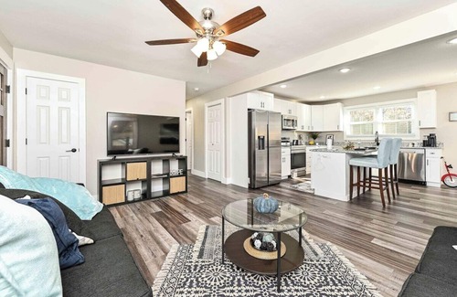 Greenville House | Greenville Gateway: Elegant Urban Retreat