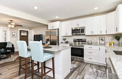 Greenville House | Greenville Gateway: Elegant Urban Retreat