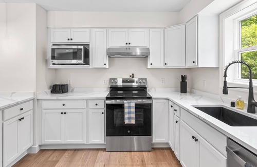 Green Lake Condo | Greenway Log Cottage - Duplex 1 Lower Unit