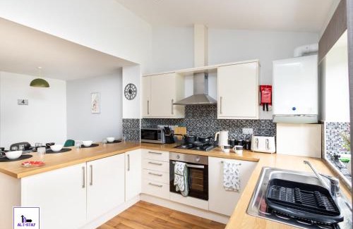 Wakefield House | Greenwood by Alt-Stay Accommodation - 4 Bed House Ideal For Workforces & Relocations - Weekly & Monthly Rates Available