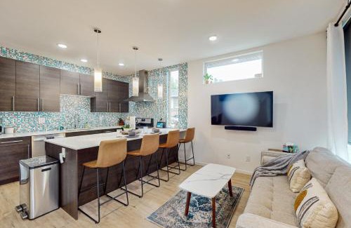 Greenwood House | Greenwood Glimmer