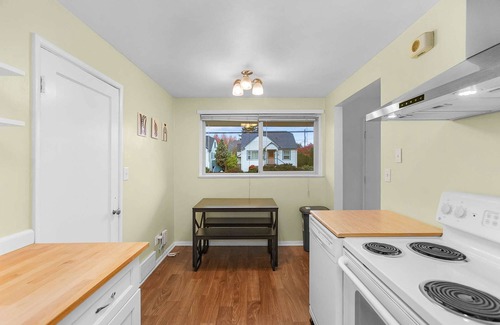 Phinney Ridge House | Greenwood's Lavender Haze | Walk Score 81