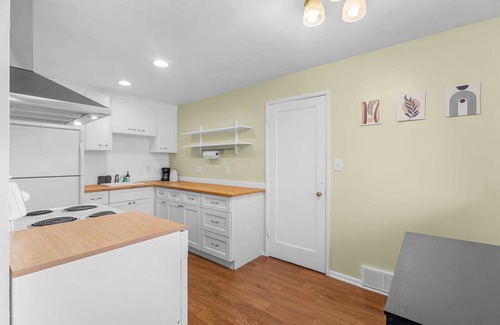 Phinney Ridge House | Greenwood's Lavender Haze | Walk Score 81