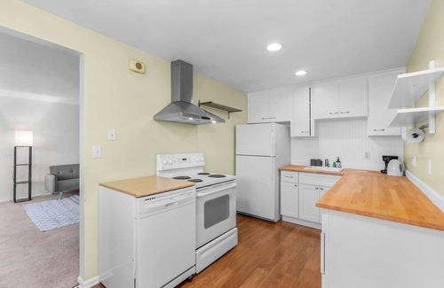 Phinney Ridge House | Greenwood's Lavender Haze | Walk Score 81