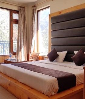 Dharamshala Hostel | Greenwoods Inn Mcleodganj #Parking #lift #All Balcony Rooms #Rooftop Terrace #Prime Location