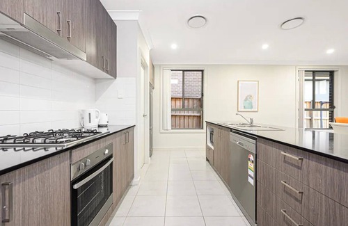 Gregory Hills House | Gregory Hills Spacious & convenient Home