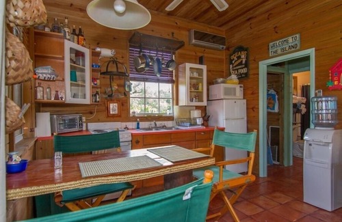 Gregory Town Cottage | GregoryTown - Cozy Cottage - Water Access
