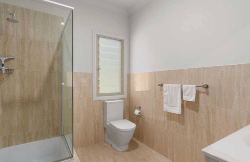 Sherwood Cottage | Grey Gum Cottage - Bush and Beach Experience
