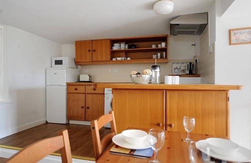 Lyme Regis Cottage | GREYSTONES FLAT, family friendly, with a garden in Lyme Regis