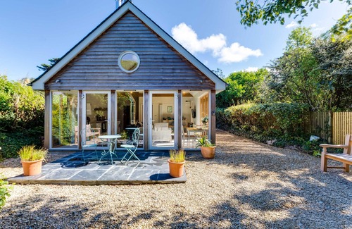 Trebetherick Cottage | GREYSTONES STUDIO, romantic, country holiday cottage in Daymer Bay
