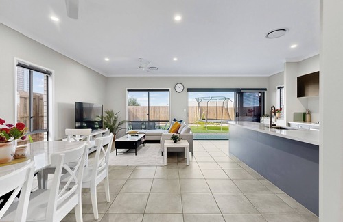 Griffin House | Griffin Family Stay – 4BR Modern Home