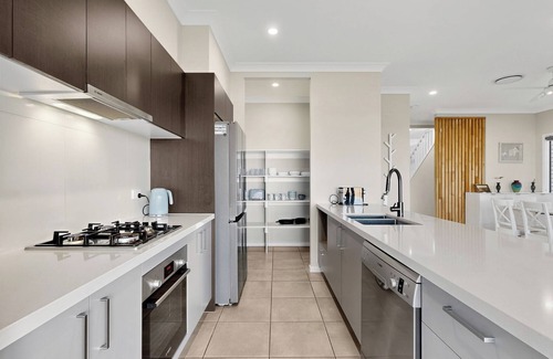Griffin House | Griffin Family Stay – 4BR Modern Home