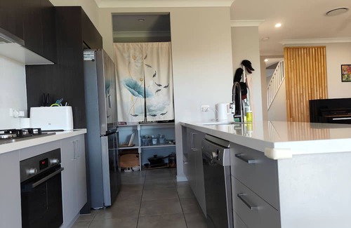 Griffin House | Griffin Family Stay – 4BR Modern Home