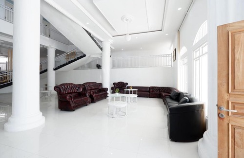 Colomadu Hotel | Griya RW Family Guest House Redpartner