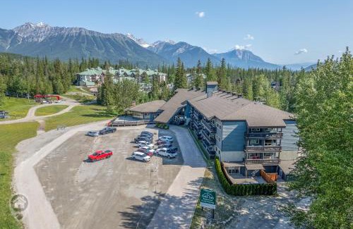 East Kootenay Apartment | Griz Inn by StayIn