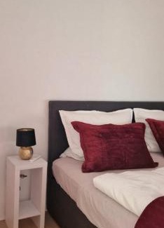 Daberstedt Apartment | Große Ferienwohnung Nähe Stadtpark, 4 Schlafzimmer, gemütliches Wohnzimmer, Terrasse, Parkplatz