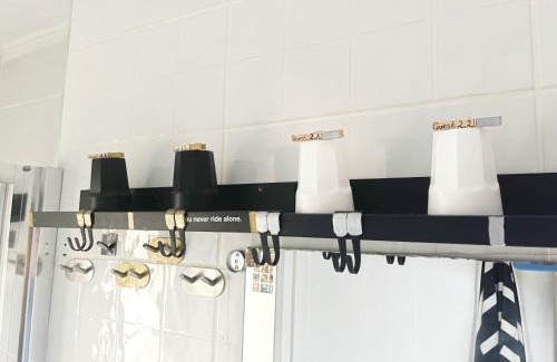 Cami Fondo House | Großes modernes Zimmer "Silber" für 2 Personen und Katzenliebhaber