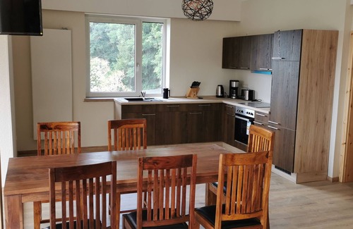 Friedrichsbrunn Apartment | Großzügige Wohnung mit Stilvoller Möblierung, Sauna und Garten