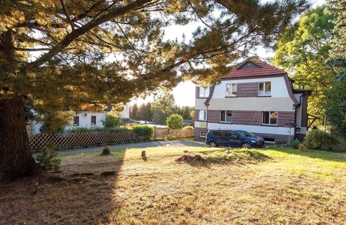 Friedrichsbrunn Apartment | Großzügige Wohnung mit Stilvoller Möblierung, Sauna und Garten