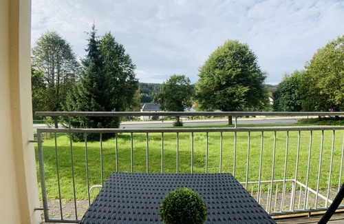 Bad Elster Apartment | Großzügiges Familienapartment mit Küche und Balkon