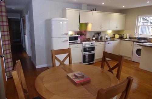 Blairgowrie Cottage | Groose Hoose - a cottage that sleeps 4 guests in 2 bedrooms