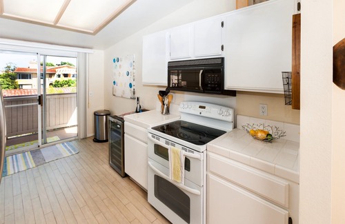 Monarch Beach Condo | Groovy Beach Vibe! Fireplace! Walk to Beach! A/C - STR16-0468