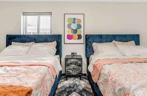 Grosse Pointe Apartment | Grosse Pointe 3 bedroom upper flat.