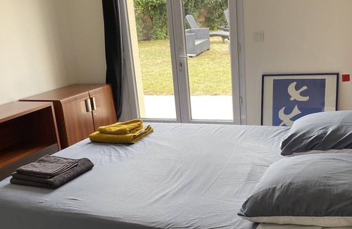 Boulazac-Isle-Manoire House | Ground floor fully air-conditioned garden swimming pool