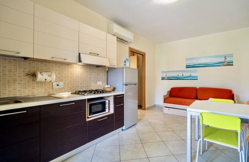 Vada Apartment | Ground floor apartment of 45 m2 with mosquito nets composed of a living room with satellite TV, cooking side, fridge with freezer, microwave oven and dishwasher.Double bedroom, two additional beds and bathroom.Air conditioning, clothesline.The apartment