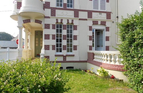 Cabourg Apartment | Ground floor apartment in old villa 60 m from the beach