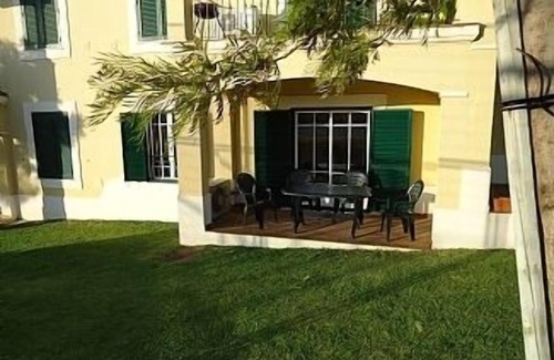 Alporchinhos Apartment | Ground Floor Apartment in Peaceful Location