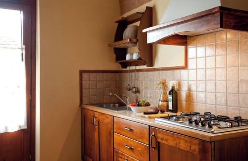 Terricciola Apartment | Ground floor apartment with one double bedroom