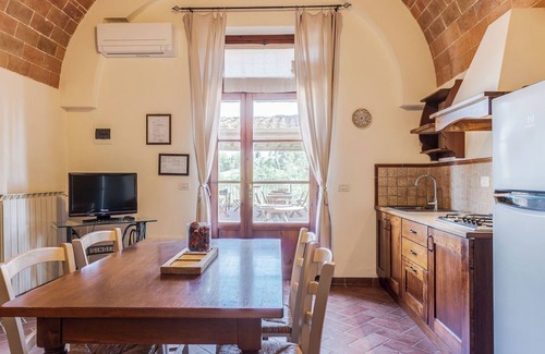 Terricciola Apartment | Ground floor apartment with one double bedroom