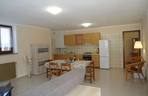 Crone Apartment | Ground floor apartment up to 6 pers., 3 bedrooms, terrace and garden, 300m to the lake