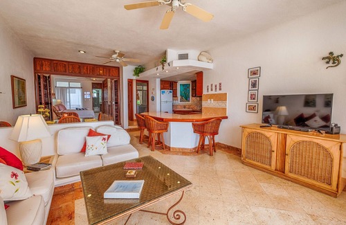 Akumal Condo | Ground-Floor Beachfront Condo with Pool, Patio & Concierge