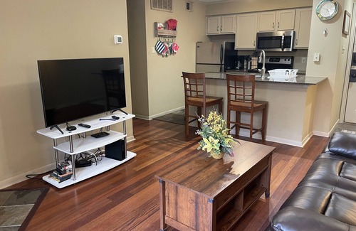 Waters Park Condo | Ground Floor Condo in Gated Quiet Complex near the Domain, King Bed