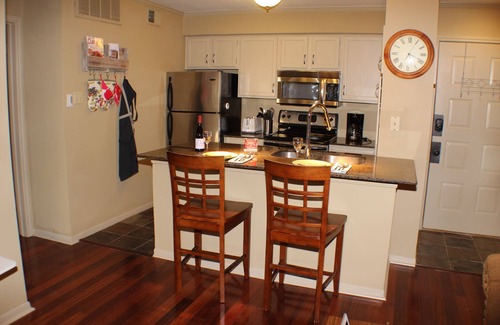 Waters Park Condo | Ground Floor Condo in Gated Quiet Complex near the Domain, King Bed