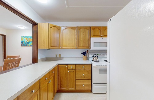 Port Ludlow Condo | Ground-floor condo with indoor/outdoor pools, hot tub, pickleball/tennis, & gym