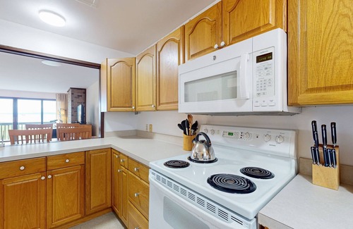 Port Ludlow Condo | Ground-floor condo with indoor/outdoor pools, hot tub, pickleball/tennis, & gym