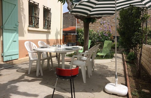 Salses-le-Chateau Cottage | Ground floor 2/4pers spacious, terrace and garden independent + Jaccuzi, Sea at 15m