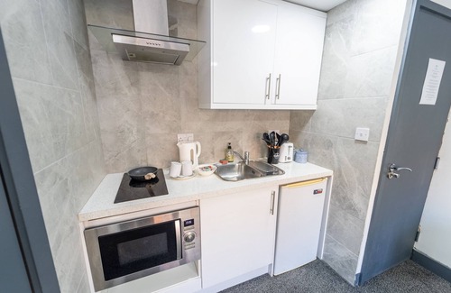 Selly Oak Apartment | Ground floor private studio close to UOB