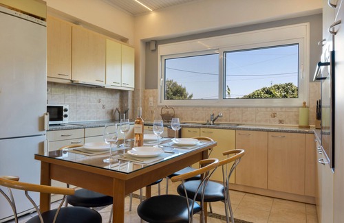 Spata-Artemida Apartment | Ground Floor Room 1 with Shared Terrace, Wi-Fi and Air Conditioning