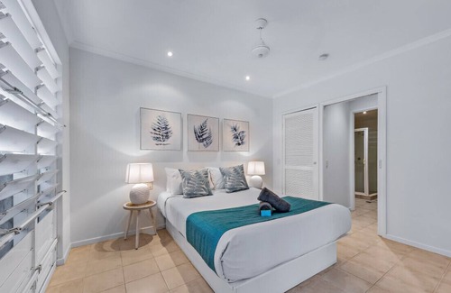 Jubilee Pocket Apartment | Ground floor unit direct pool access