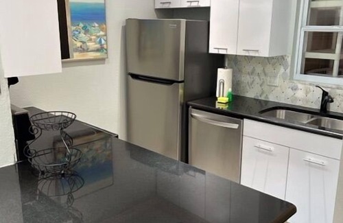 Siesta Key Condo | Ground Floor Upgraded 2 Bed 2 Bath, Washer/Dryer, Short Walk to #1 Siesta Beach!