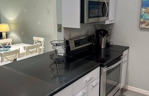 Siesta Key Condo | Ground Floor Upgraded 2 Bed 2 Bath, Washer/Dryer, Short Walk to #1 Siesta Beach!