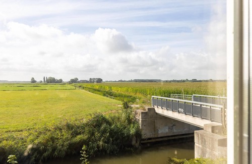 Sint Annaparochie House | Group accommodation in Friesland on Blikvaart