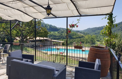 Bonvicino House | Group Accommodation with pool and private garden near Barolo